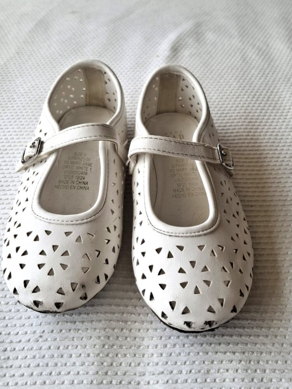 OLD NAVY Girls' White Perforated Ballet Flats – Size 9